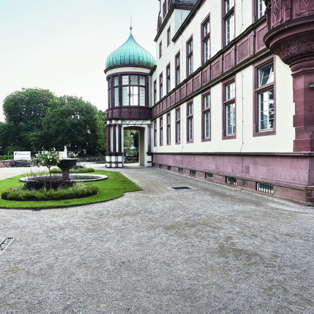 Schloss Darmstaadt ist mit vielen historischen Fenstern ausgestattet, viele davon wurden mit Repair Care Holzspachtelmassen repariert.
