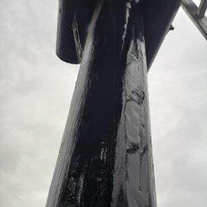 Das Endresultat des mit 2K Spachtel DRY FLEX® reparierte Pfosten vom Aussichtsturm Siebenburgenblick.