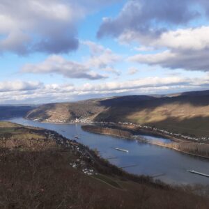 Der Ausblick vom mit Repair Care reparierten Holzturm Siebenburgenblick am Rhein