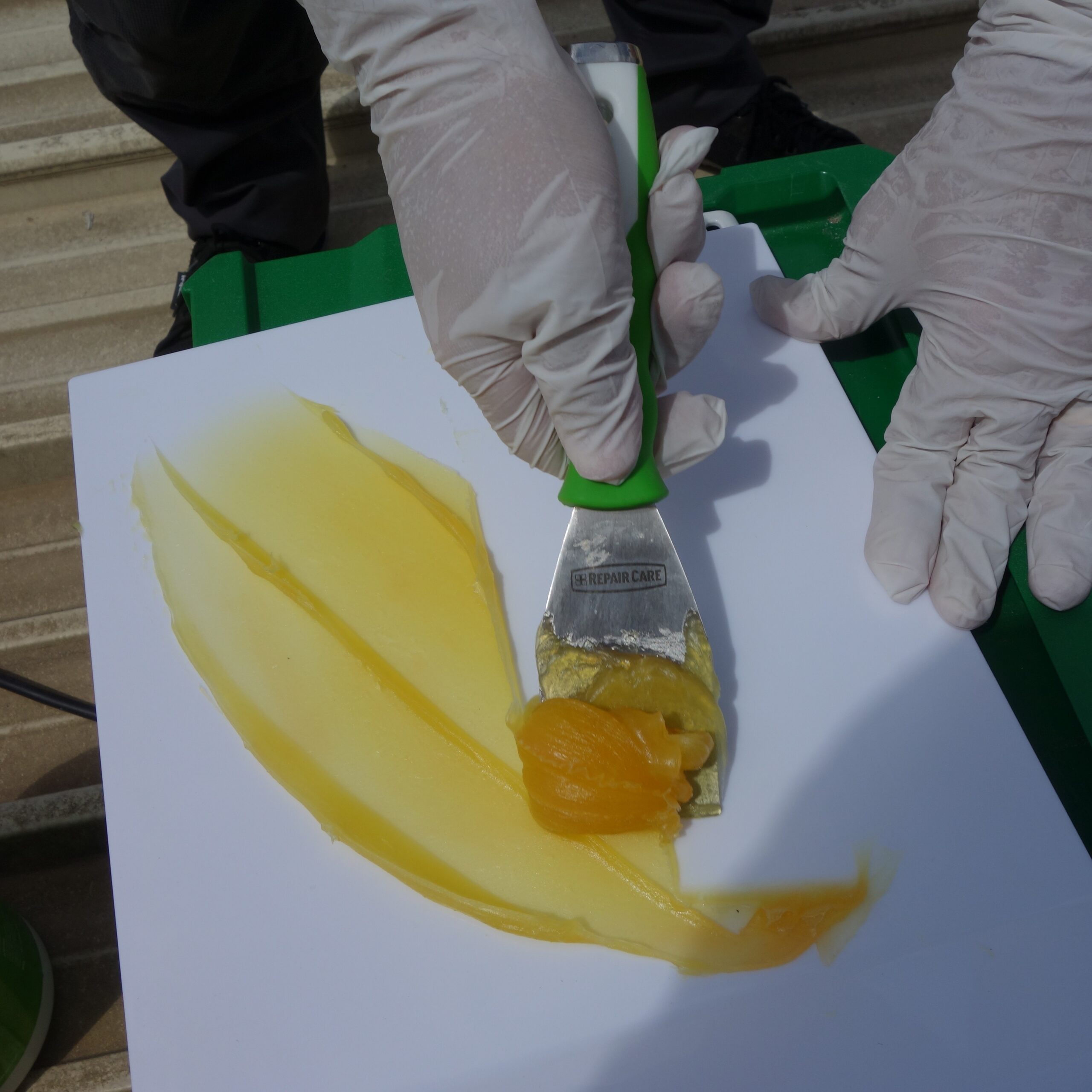 Komponenten A + B von DRY FLEX® vermischen